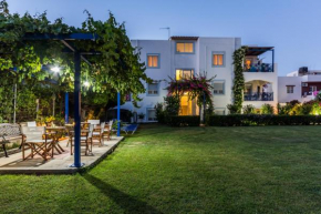 Отель Evdokia Apartments  Гоувес